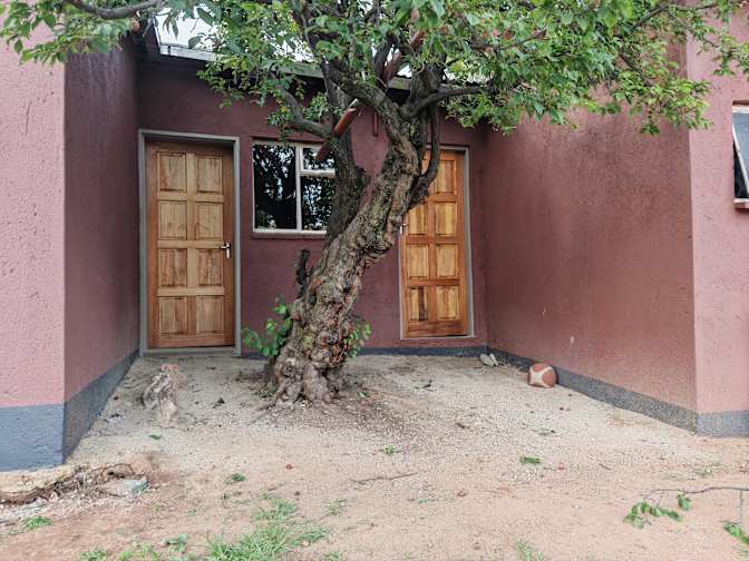 Photo of mbeki's home's room