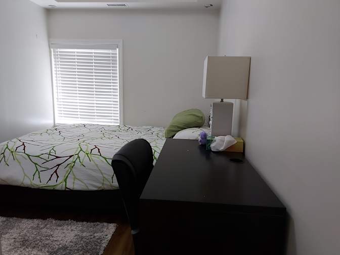 Tess LLarinas's room