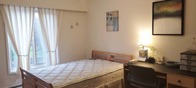 OFF Oak Bay Ave's room