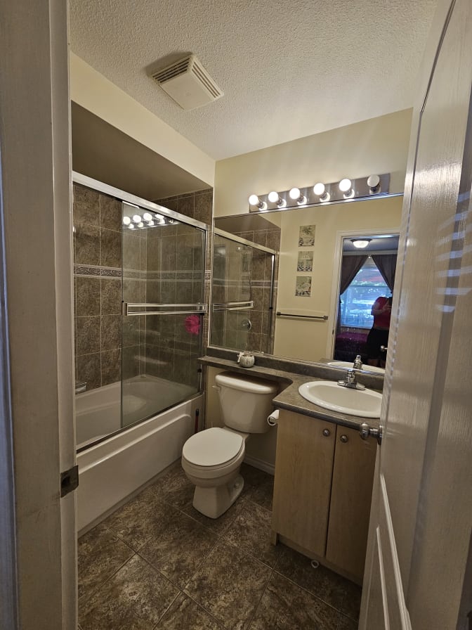 Abril Mendoza cordova's room