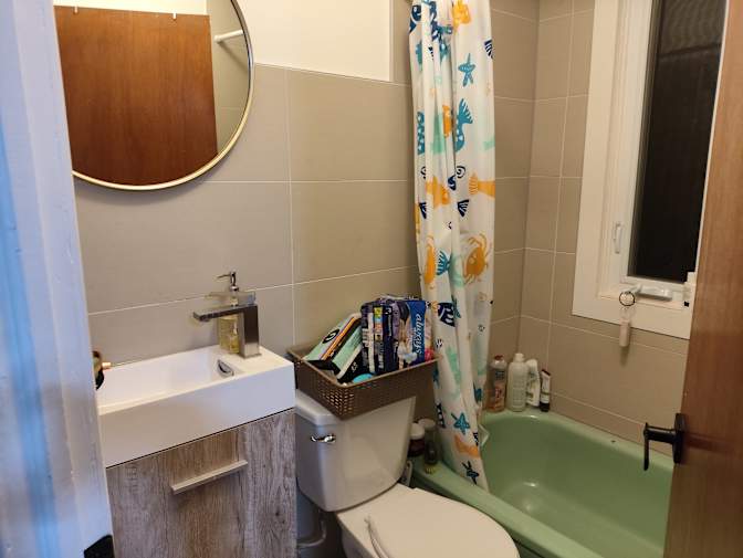 Viet Anh Nguyen's room