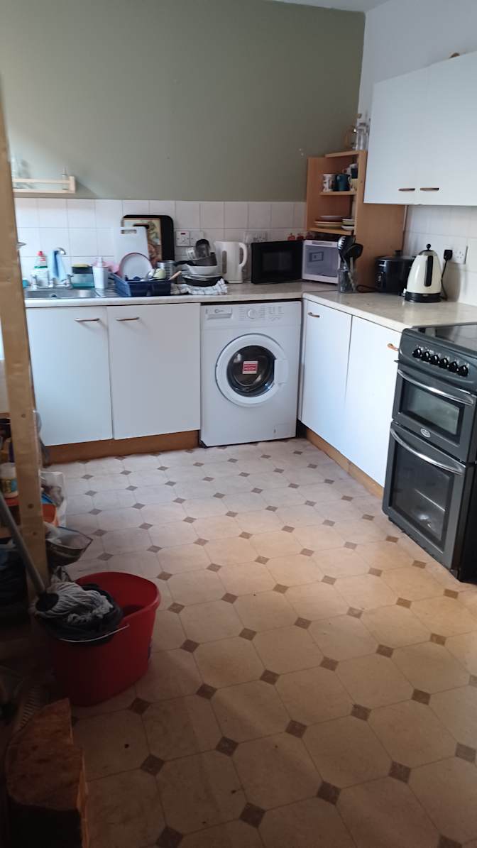 Photo of Des's room