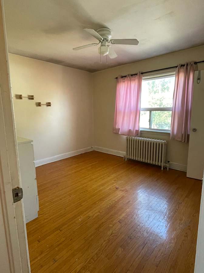 Barton Avenue's room