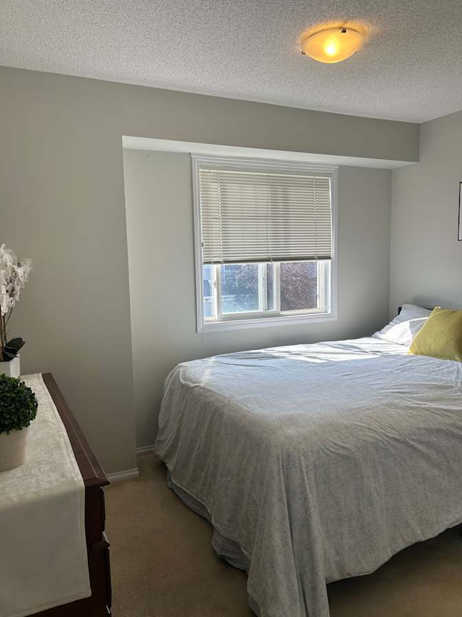 Laura KESSLER's room