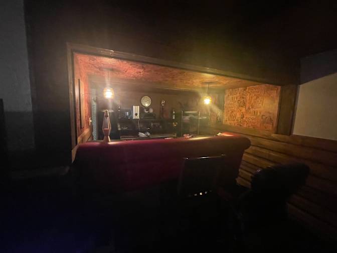 Chris J MacDonald's room