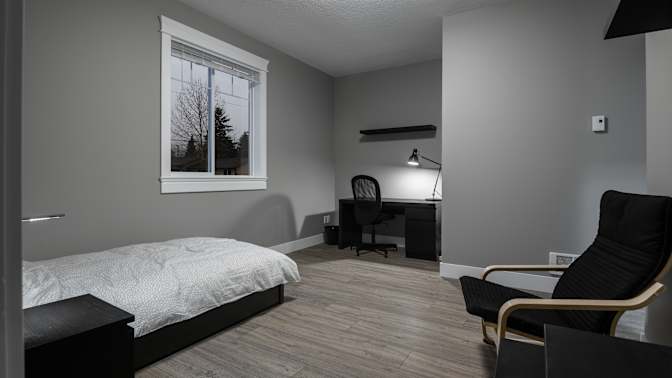 Student Housing by Sun Porch Homes Ltd.'s room