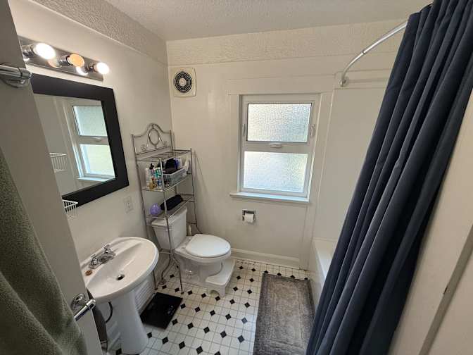 Photo of Taylor's room