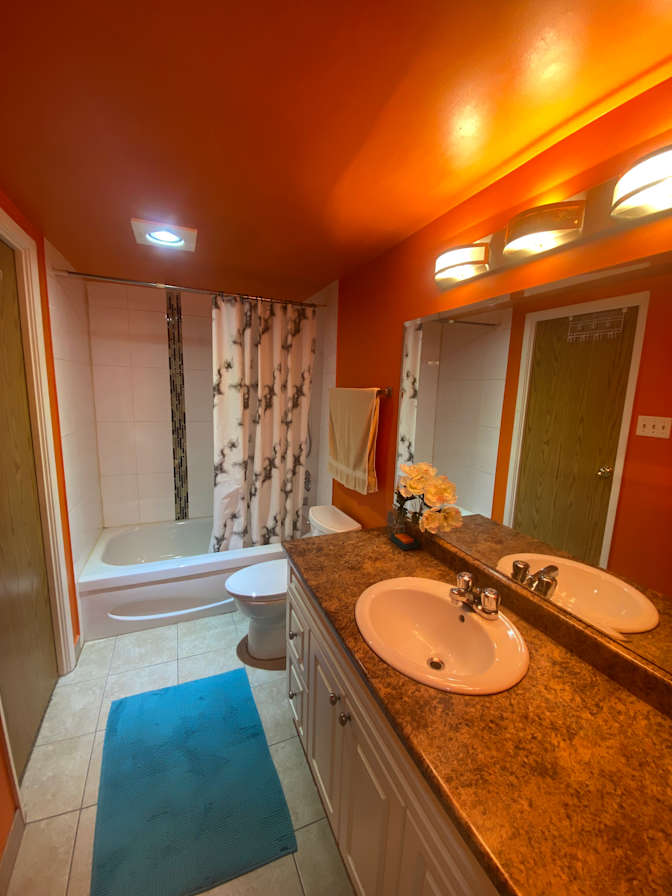 Photo of Moe's room