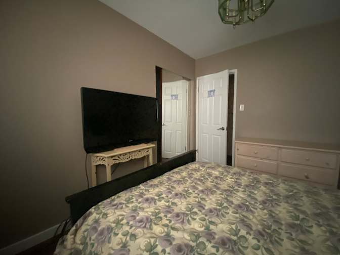 Central Nanaimo's room