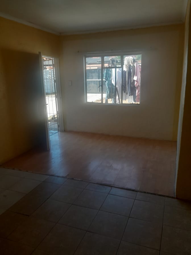 Photo of FAYZEL's room