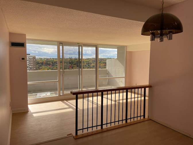 Photo of Cozy Spacious Room in Two Bedroom Condo Steps from Humber River's room