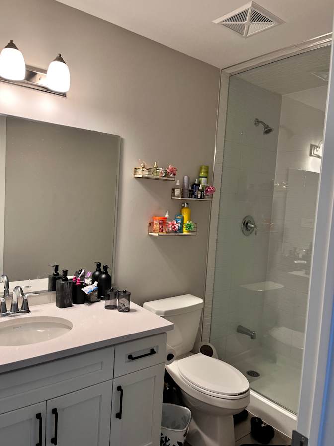 Aminchap Ricadela's room