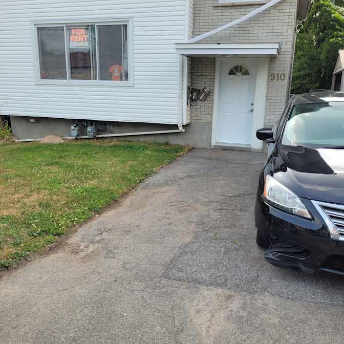Rent Share At Ol' Doc Watson's room