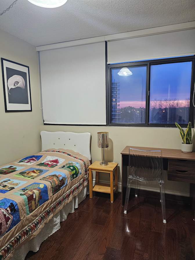 COZY NORTH YORK HOME's room