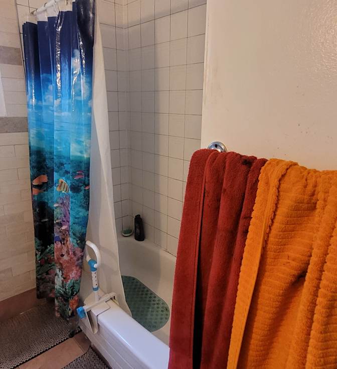 Rent Share At Ol' Doc Watson's room