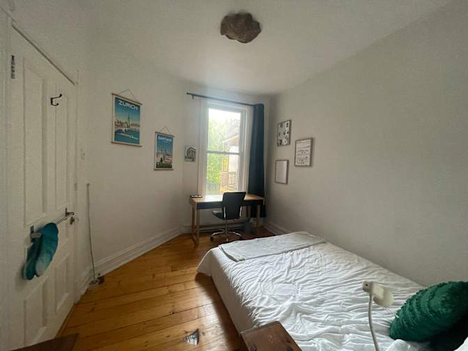 Photo of Marj (she/her/elle)'s room