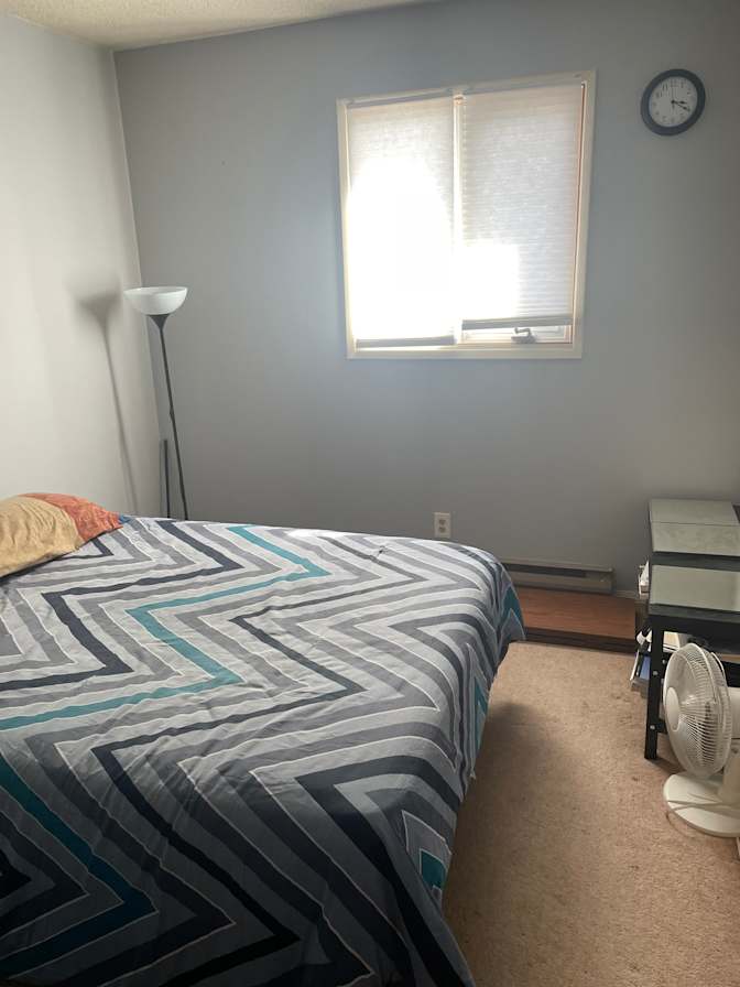 Lordines Jr Flores's room