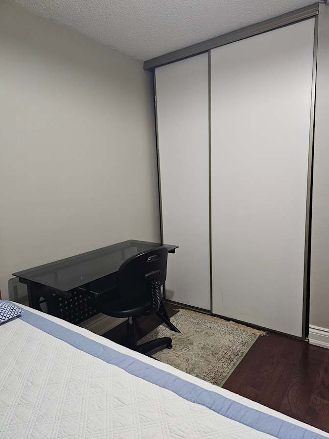 COZY NORTH YORK HOME's room