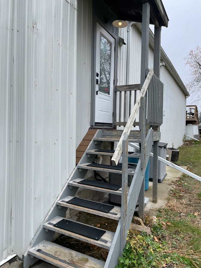 quinn hollohan's room