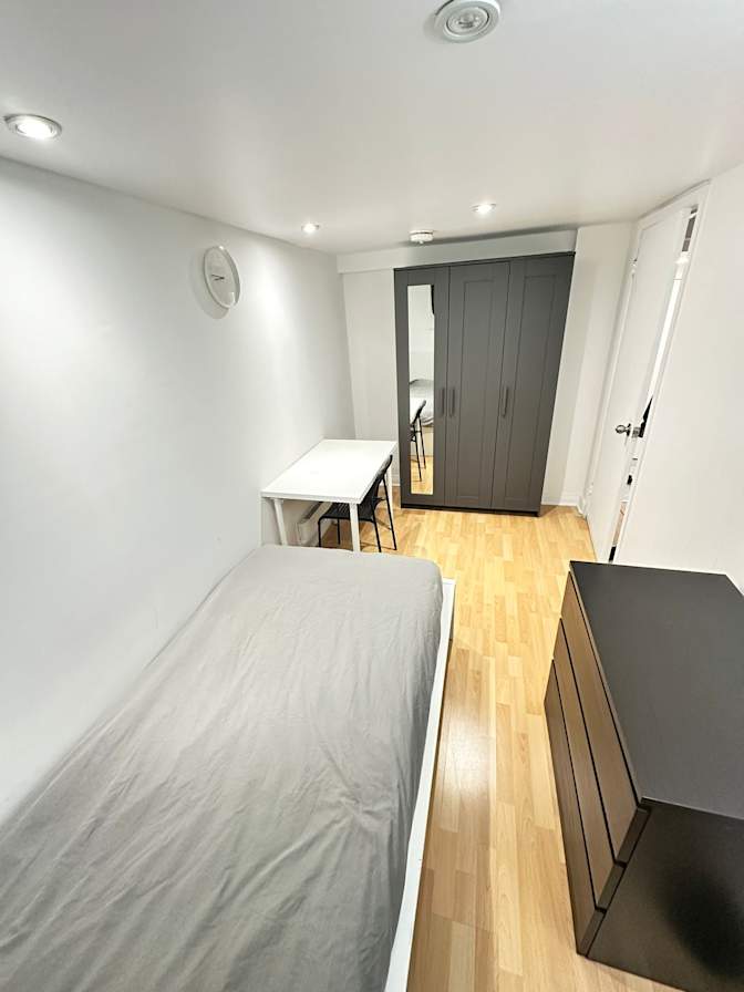 EKC Homestay Toronto's room