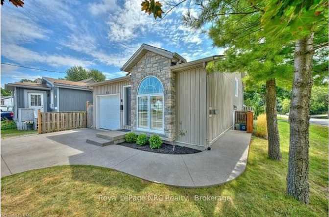 Angela DiFruscia's room