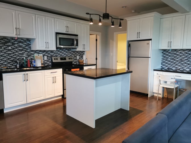 female roommate wanted's room