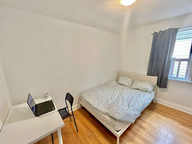 EKC Homestay Toronto's room