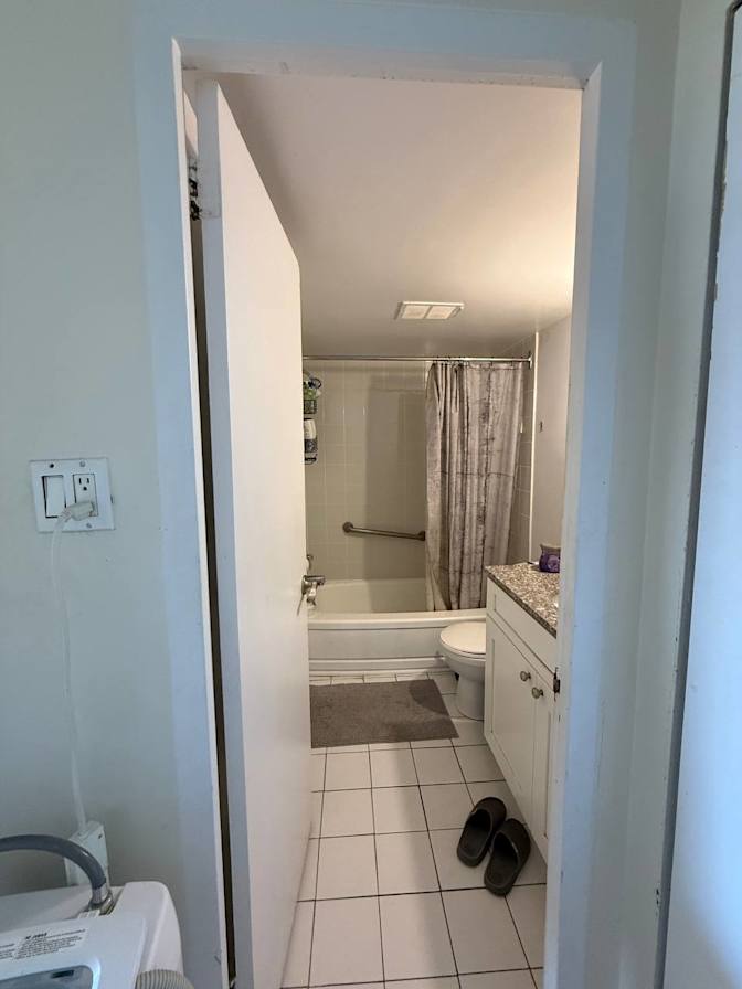 Photo of Pouria's room