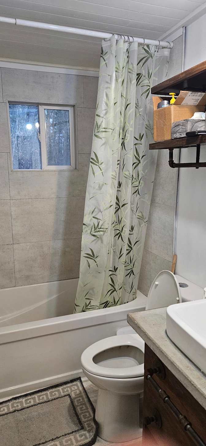 JOSH FOURNIER's room