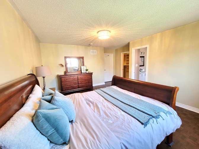 Ling Xiao Chen's room