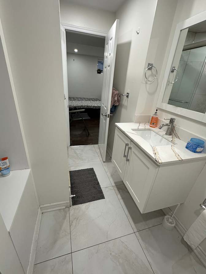 Leina Kumar Chaudhry's room