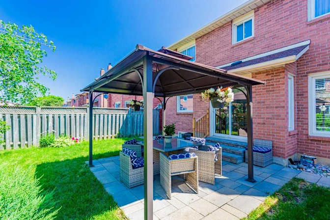 Tolobi Rental's room