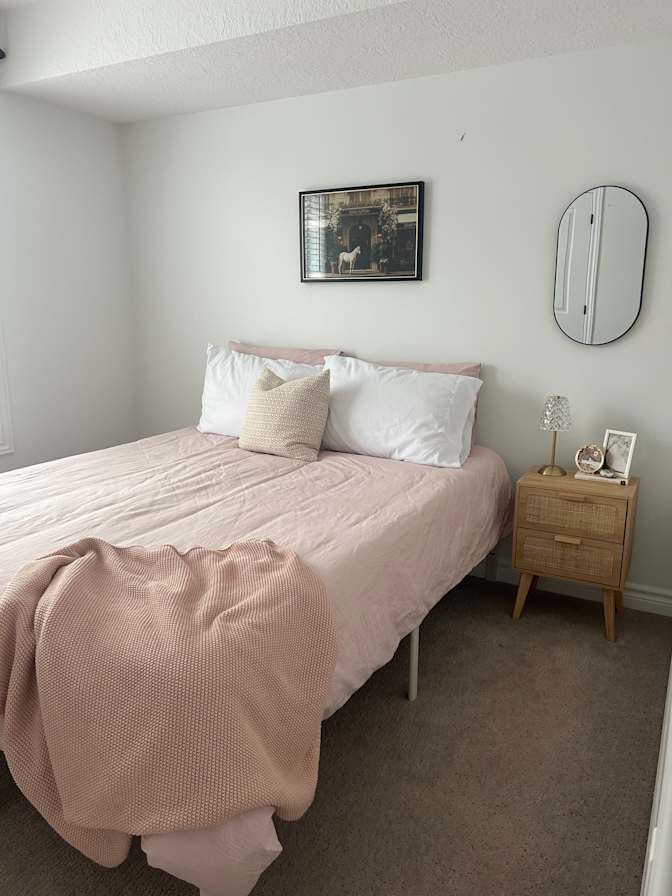 Amanda Jane Modaragamage's room