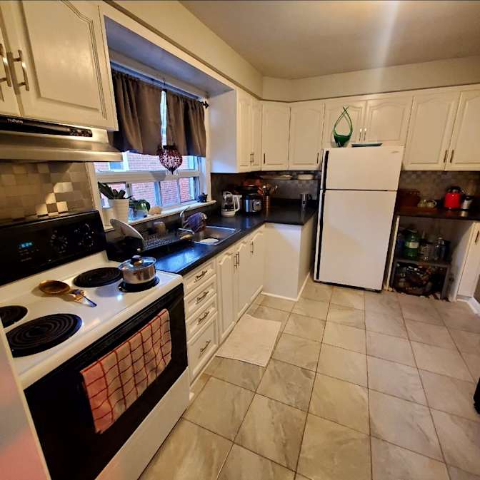 Desh Alexander's room