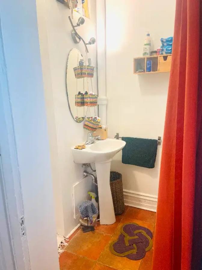 Photo of Marj (she/her/elle)'s room