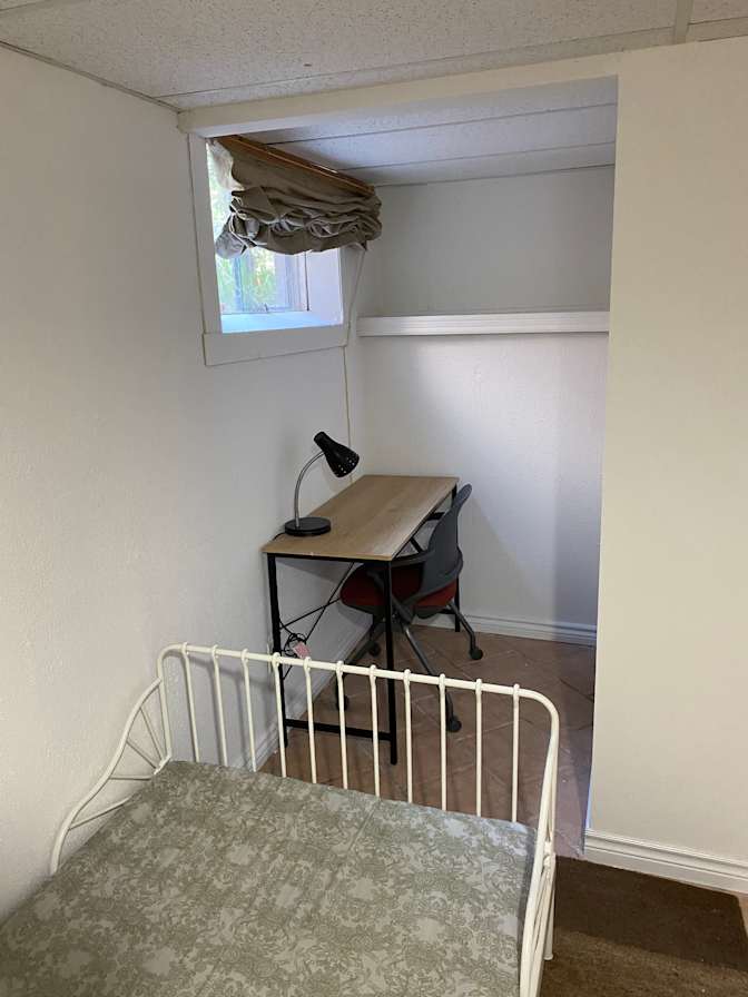 Cozy Cristine's Shared Condo's room