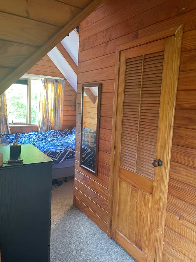Photo of Elizabeth Dreyer's room