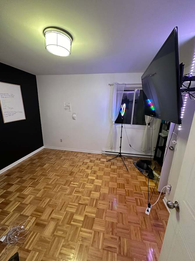 Paulandley naider's room