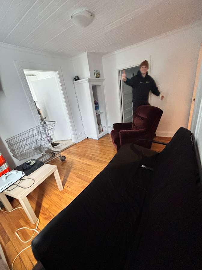 Simon Desjardins's room