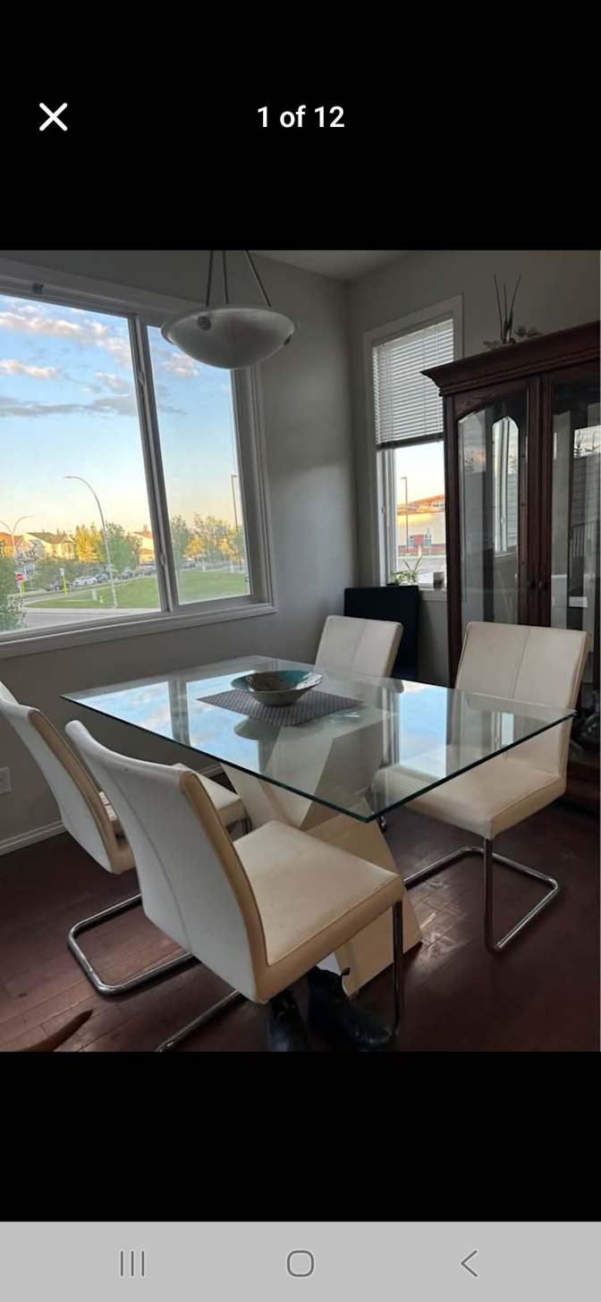 Laura KESSLER's room