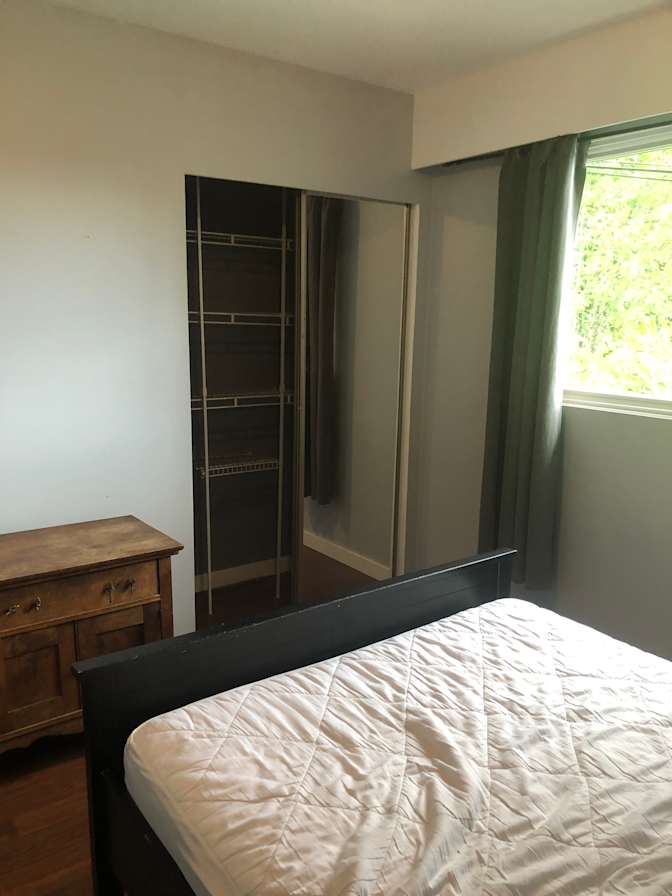 Central Nanaimo's room