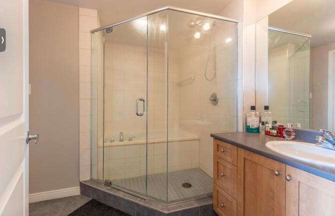 Anika Bahadur's room