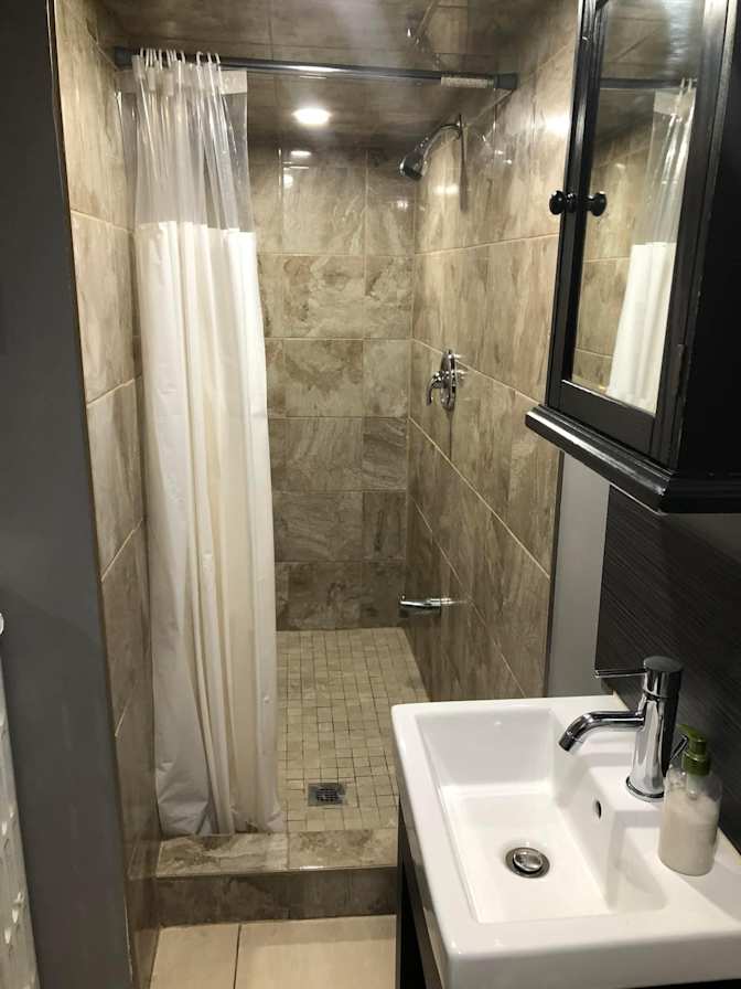 Yolah  slater's room