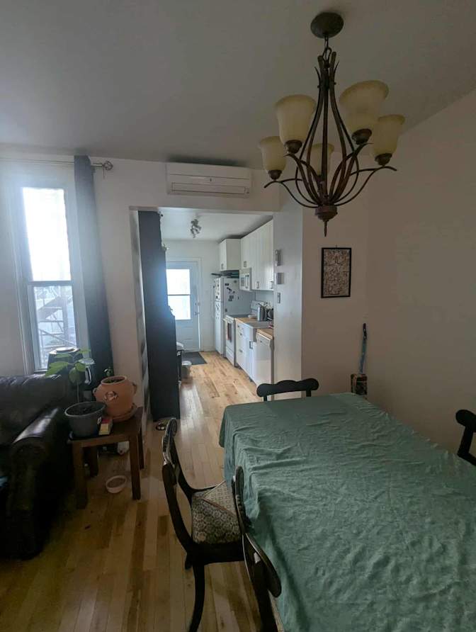 Photo of Arnold's room