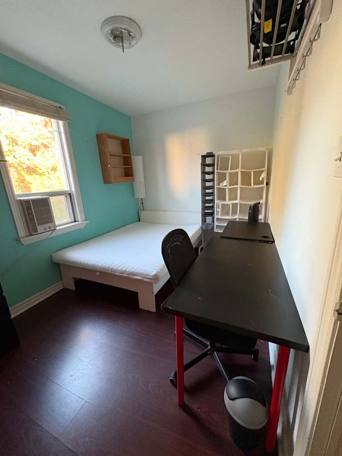 Photo of Vincent Molumby's room