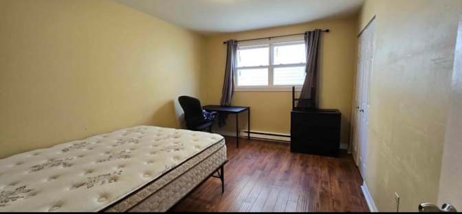 Omair Shahzad's room