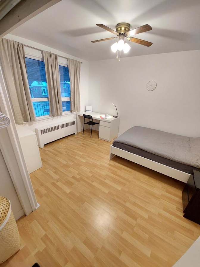 EKC Homestay Toronto's room