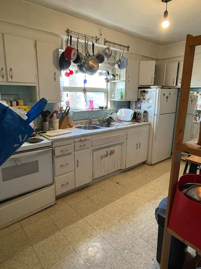 Barton Avenue's room