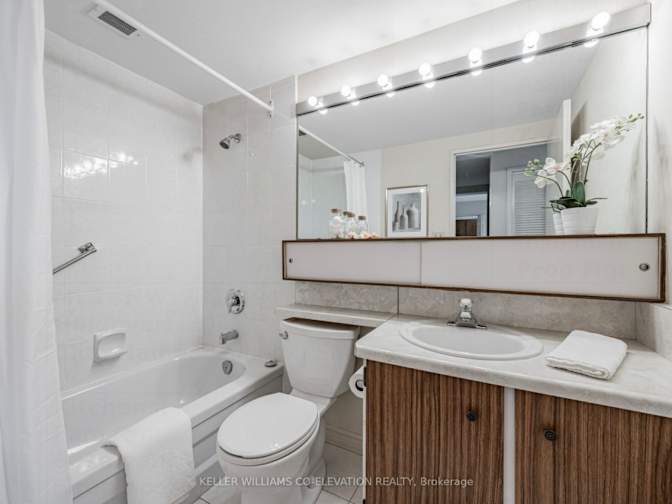 Photo of Cozy Spacious Room in Two Bedroom Condo Steps from Humber River's room