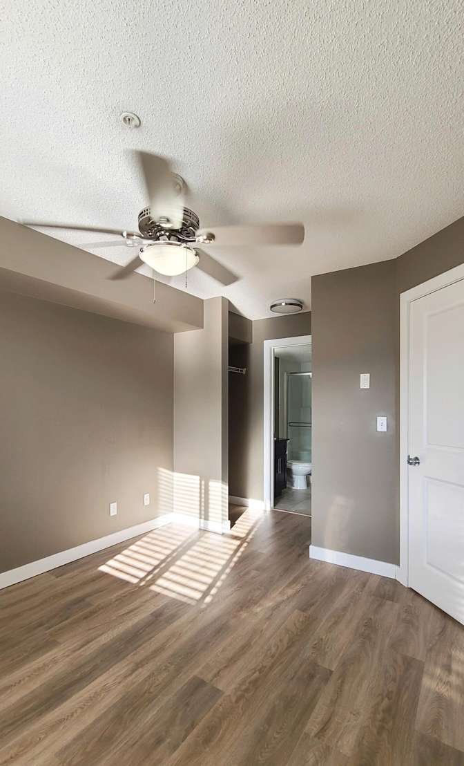 Quynh Huong Le's room